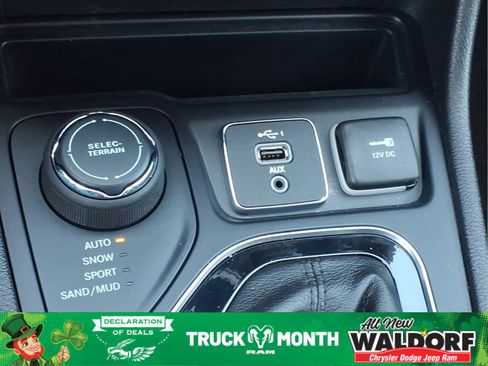 Used 2019 Jeep Cherokee Latitude Plus image 19