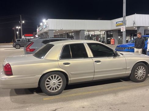 Used 2008 Mercury Grand Marquis LS image 2