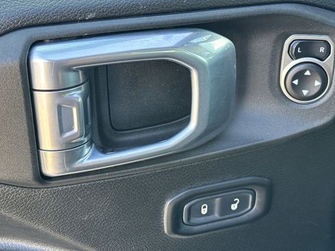 Used 2022 Jeep Wrangler Willys image 10