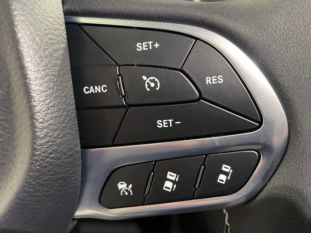 Used 2026 Chrysler Voyager LX FWD image 25