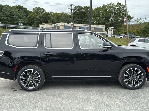 Used 2022 Jeep Grand Wagoneer Series III w/ Rear Seat Video Group 1 image 3