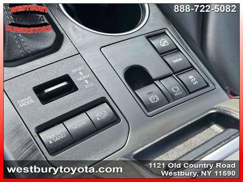 Used 2023 Toyota Highlander XLE AWD/4WD image 35