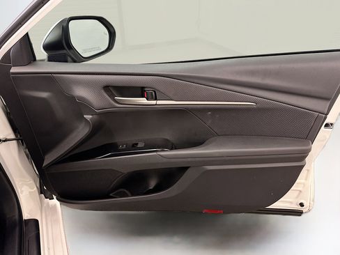 Used 2025 Toyota Camry SE FWD image 33
