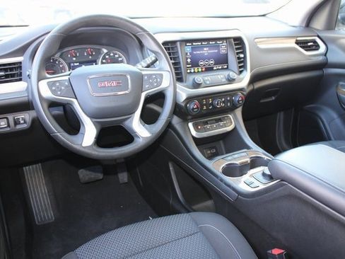 Used 2023 GMC Acadia SLE w/ Driver Convenience Package image 4