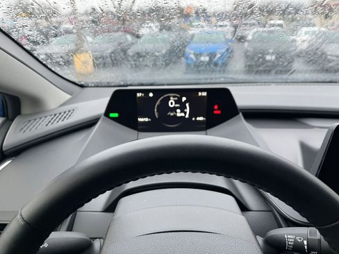 Used 2025 Toyota Prius LE image 28