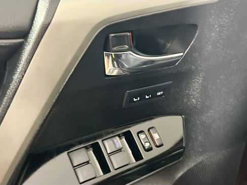 Used 2018 Toyota RAV4 Limited FWD image 16
