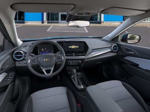 New 2025 Chevrolet Trax LT w/ Driver Confidence Package image 15