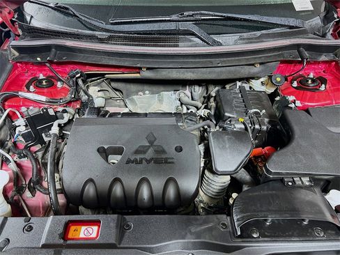 Used 2018 Mitsubishi Outlander SE image 26