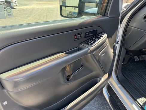 Used 2006 Chevrolet Silverado 3500 LT w/ Heavy-Duty Power Package AWD/4WD image 23