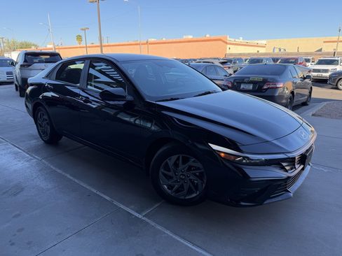 Used 2025 Hyundai Elantra Blue image 6
