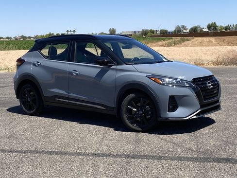 Used 2023 Nissan Kicks SR w/ SR Premium Package FWD image 33