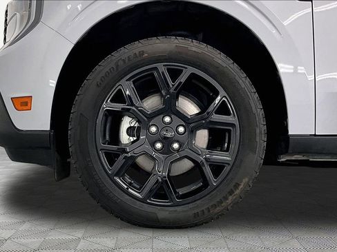 Certified 2025 Ford Maverick Lariat w/ Black Appearance Package AWD/4WD image 9