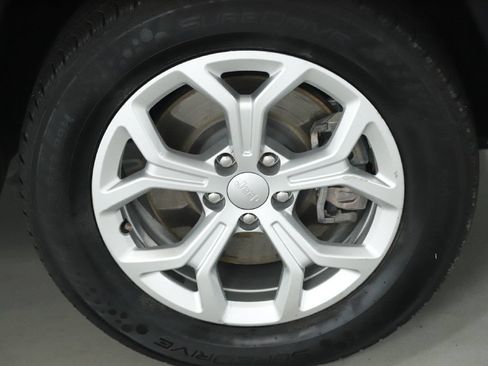 Used 2024 Jeep Compass Latitude AWD/4WD image 10
