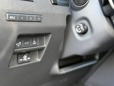 Used 2024 Lexus GX 550 w/ Cold Area Package AWD/4WD image 9