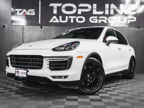 Used 2015 Porsche Cayenne Turbo image 2
