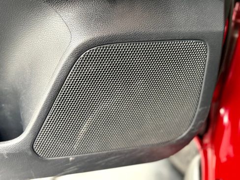 Used 2019 Toyota Tacoma TRD Sport w/ Technology Package image 19