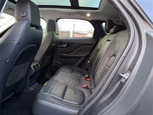Used 2017 Jaguar F-PACE R-Sport image 10