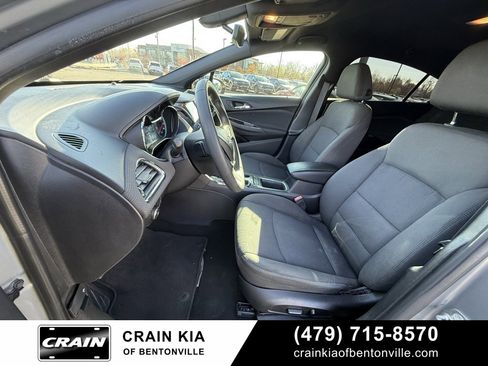 Used 2017 Chevrolet Cruze LT w/ Convenience Package image 21