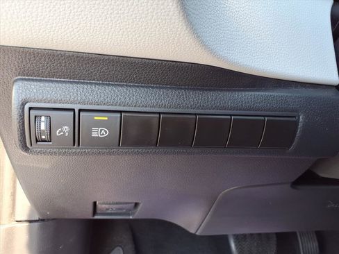 Used 2024 Toyota Corolla SE image 6