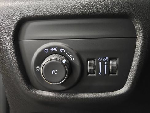 Certified 2023 Jeep Grand Cherokee Limited AWD/4WD image 27