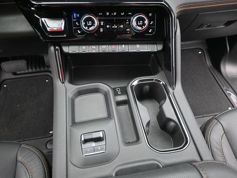 Used 2024 GMC Sierra 2500 AT4 w/ AT4 Premium Plus Package AWD/4WD image 9