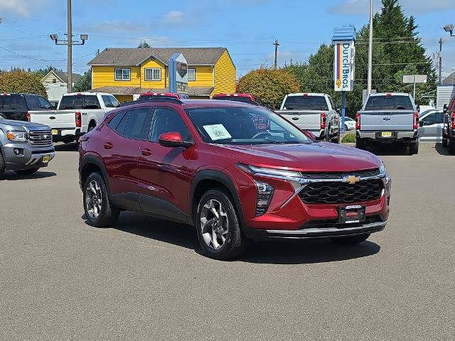 Used 2025 Chevrolet Trax LT FWD image 2