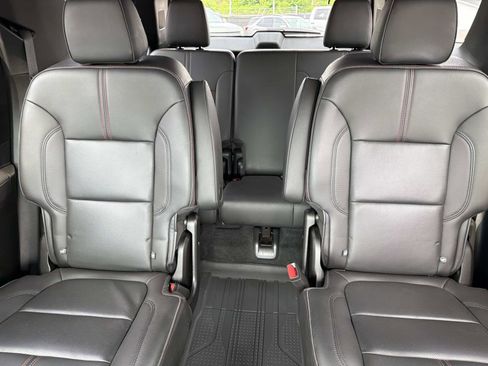 Certified 2023 Chevrolet Traverse RS FWD image 19