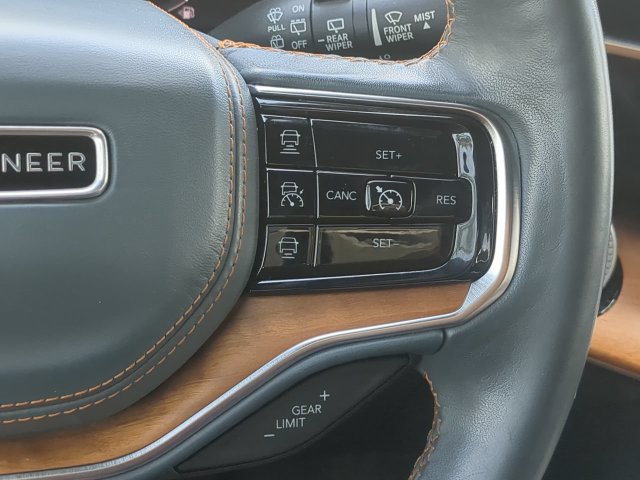 Used 2023 Jeep Grand Wagoneer L Series II AWD/4WD image 32