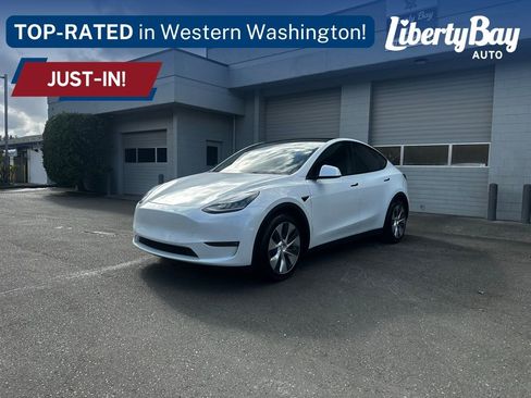 Used 2021 Tesla Model Y Long Range image 1