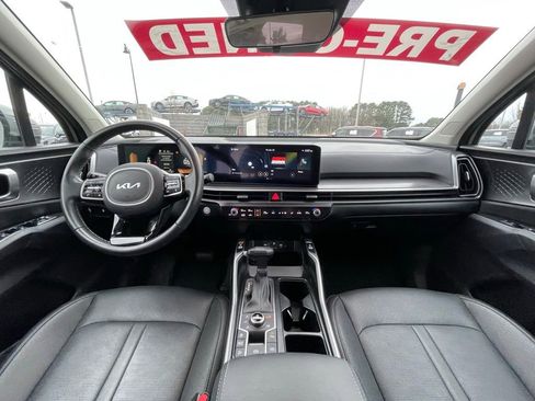 Used 2025 Kia Sorento S image 29