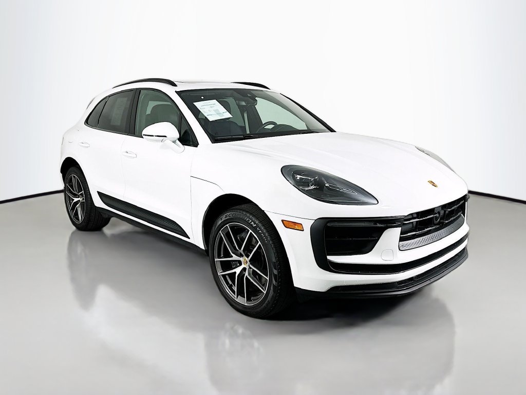 Certified 2025 Porsche Macan AWD/4WD image 7