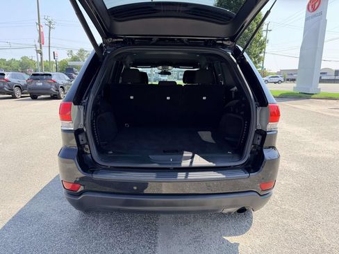 Used 2018 Jeep Grand Cherokee Laredo AWD/4WD image 15