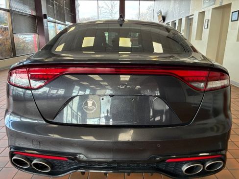 Used 2022 Kia Stinger GT1 RWD image 11