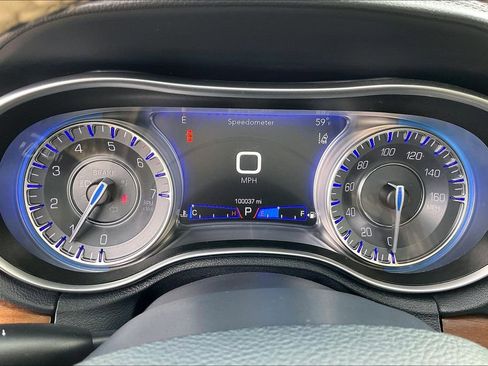 Used 2019 Chrysler 300 C w/ Safetytec Plus Group image 20