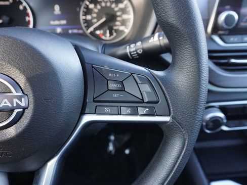 Used 2024 Nissan Altima 2.5 SV image 39