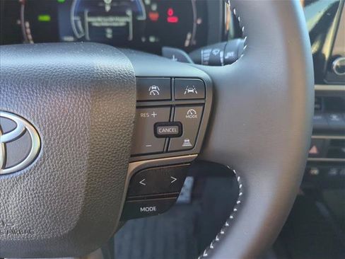 Used 2025 Toyota Camry SE FWD image 15