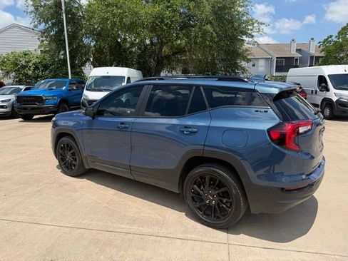 Used 2024 GMC Terrain SLE w/ Driver Convenience Package FWD image 5