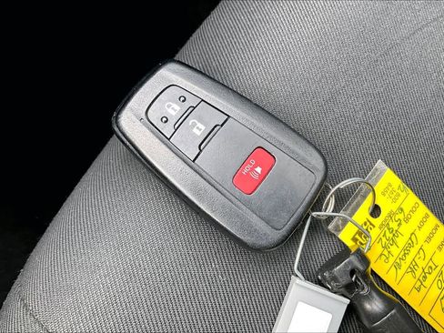 Used 2020 Toyota C-HR XLE image 14