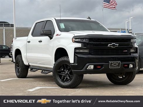 Used 2021 Chevrolet Silverado 1500 LT Trail Boss w/ Convenience Package II image 2
