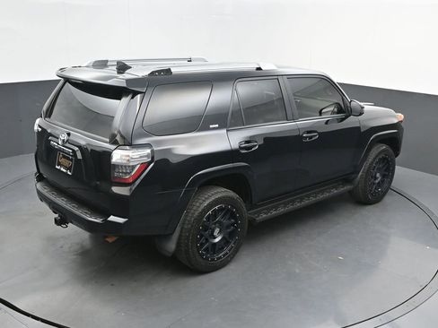 Used 2017 Toyota 4Runner SR5 AWD/4WD image 30