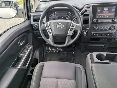 Used 2022 Nissan Titan SV RWD image 16