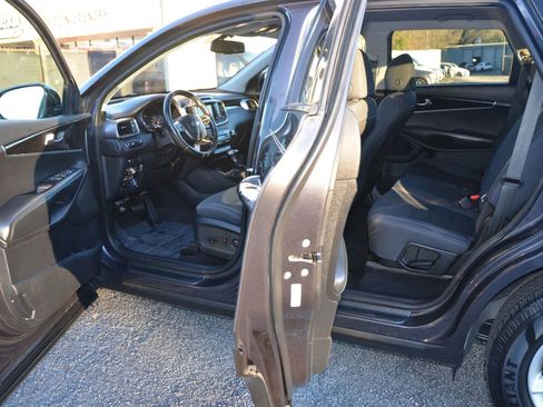 Used 2019 Kia Sorento LX w/ LX V6 Convenience Package image 47