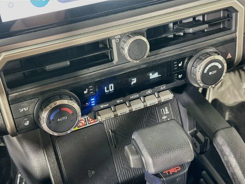 Used 2025 Toyota 4Runner TRD Off-Road Premium AWD/4WD image 28