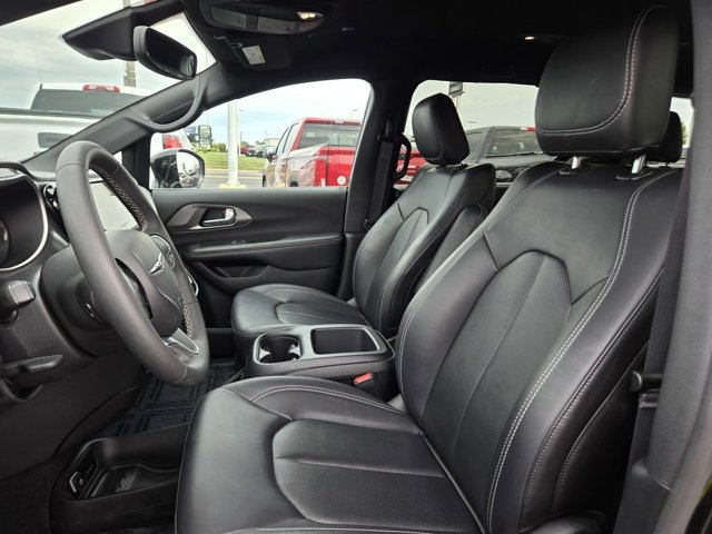 Used 2026 Chrysler Pacifica Select FWD image 28