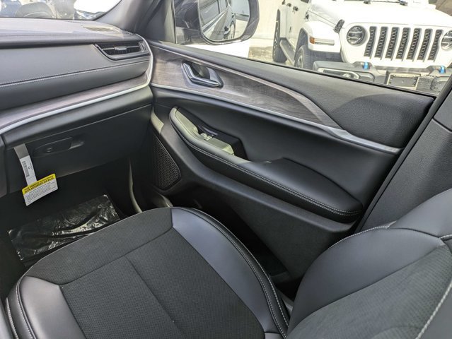 New 2026 Jeep Grand Cherokee Altitude RWD image 18