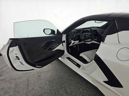 Used 2023 Chevrolet Corvette Stingray Premium Conv w/ Z51 Performance Package image 15