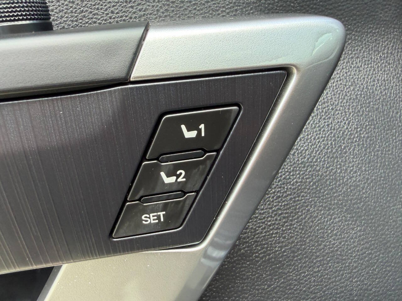 Used 2024 Toyota Tundra Platinum AWD/4WD image 31