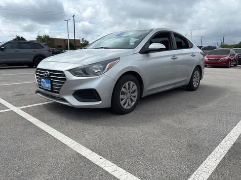 Used 2020 Hyundai Accent SE FWD image 1
