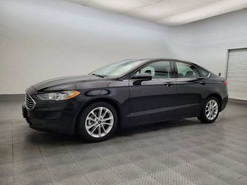 Used 2020 Ford Fusion SE image 2