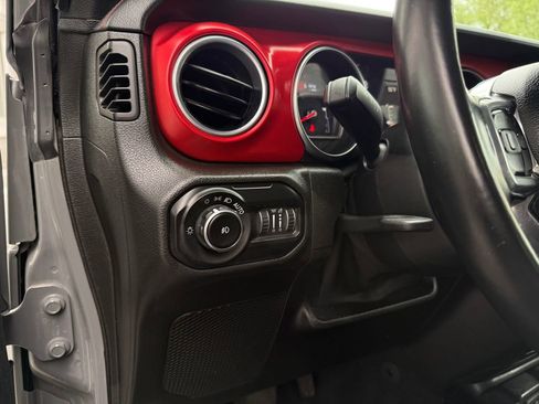 Used 2021 Jeep Wrangler Unlimited Rubicon AWD/4WD image 36